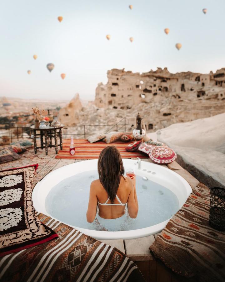 Luxurious rooftop jacuzzi with a view of hot air balloons in Cappadocia