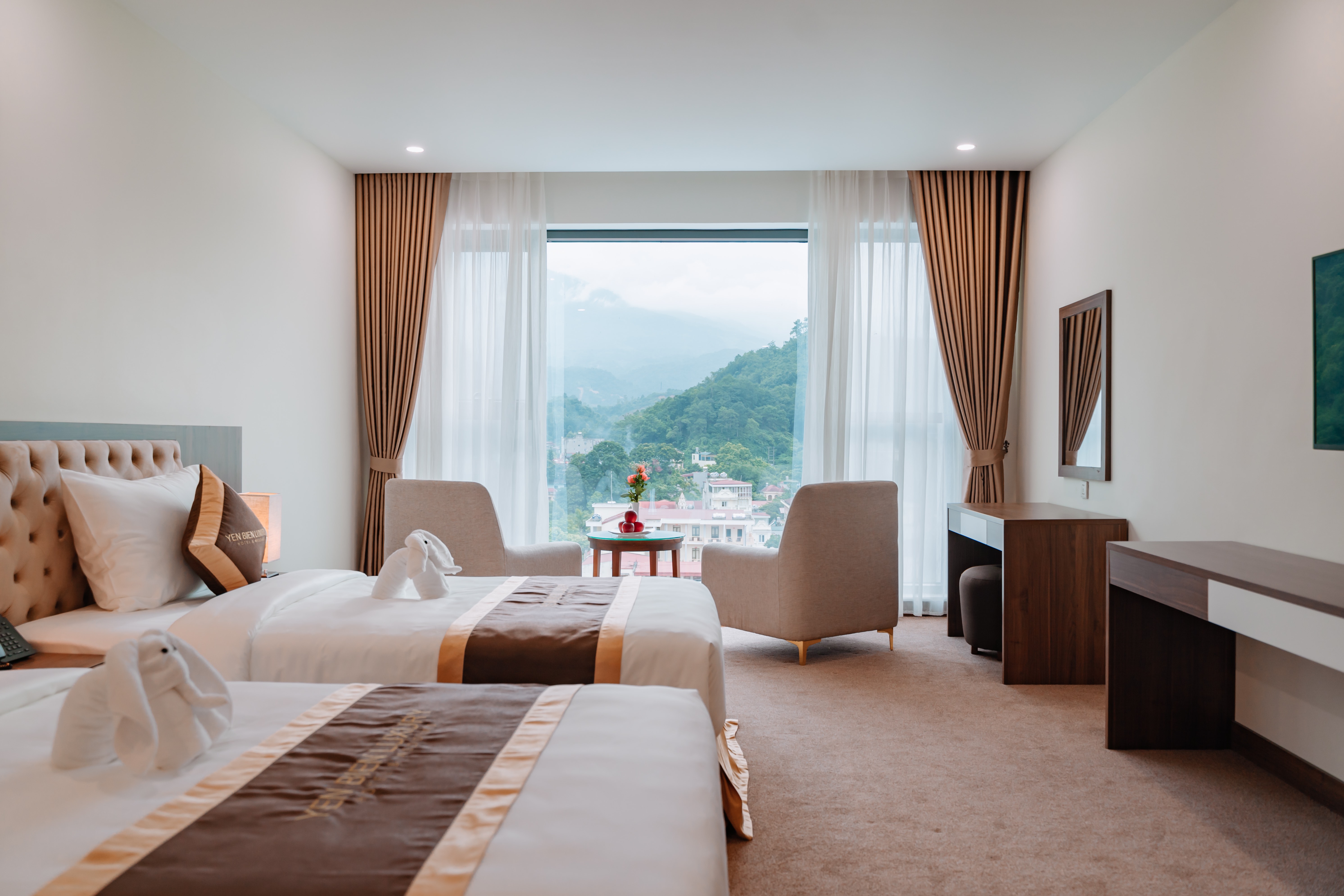 Twin room with mountain views